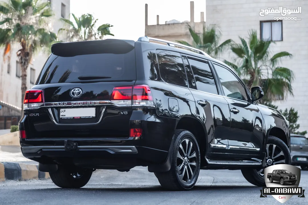 Toyota Land Cruiser 2017 Gx-r V8  السيارة بحالة الوكالة و قطعت مسافة 141,000 كم   اللون : اسود