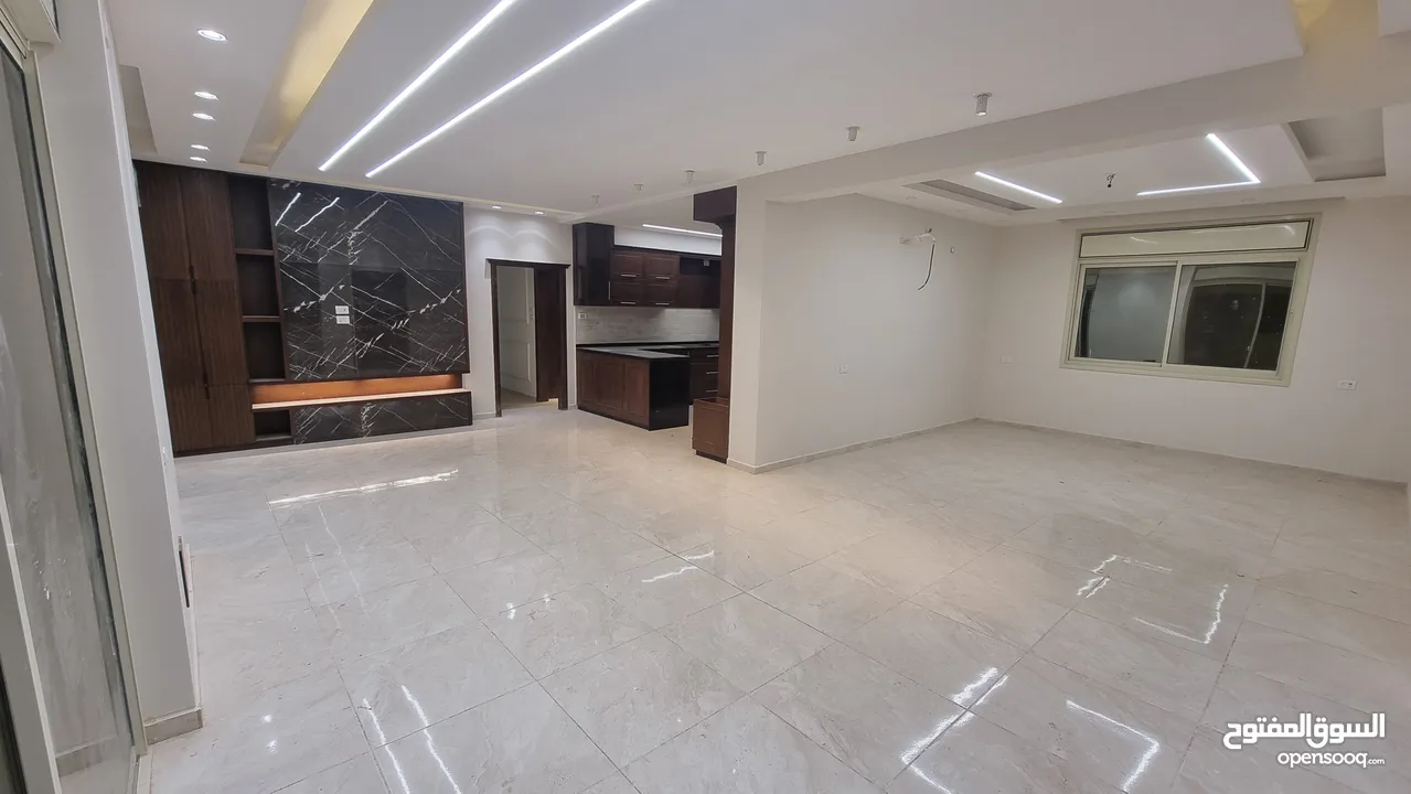 شقة للبيع عماره الليت 2 قرب برافو امتداد حي المسك مطله من الجنوب ع حي طيبه العامريه دخله صيدليه لانا
