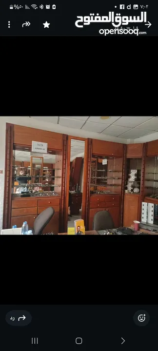 ديكور محل خشب بلوط يصلح للصيدلية و لمحل بصريات ومحل عطور ومحل خلويات