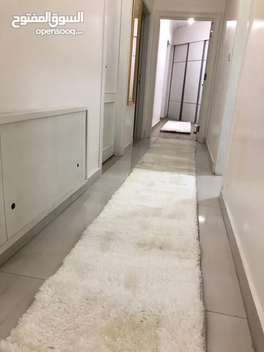 في أجمل مناطق الرابيه شقة أرضية للبيع 220م مع ترس 90م بسعر مغري / ref 9535