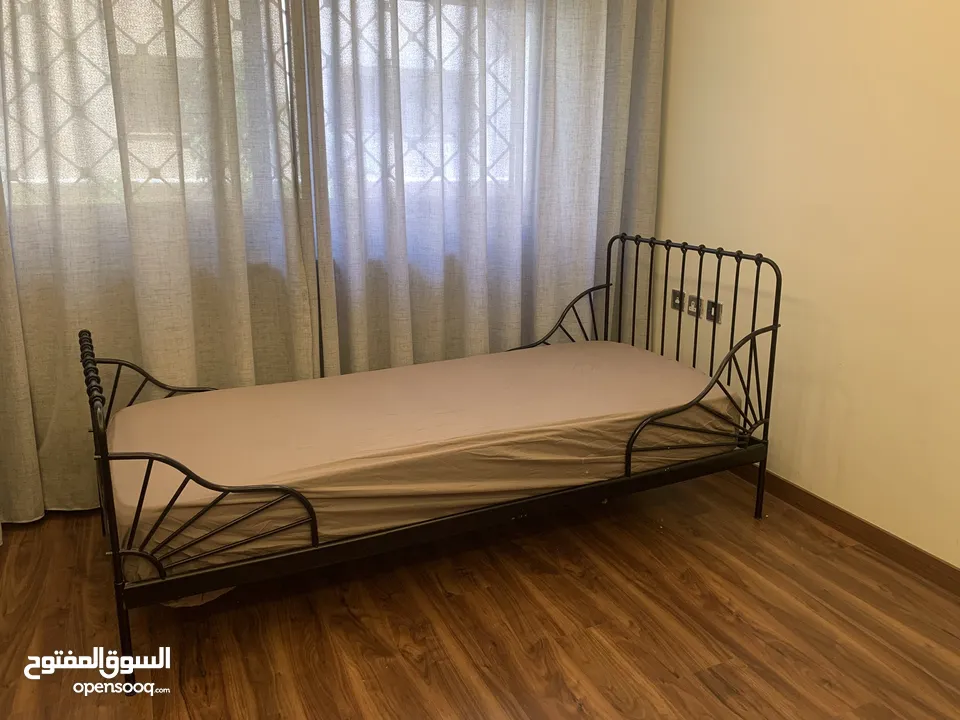 تخت اطفال مستعمل بسيط