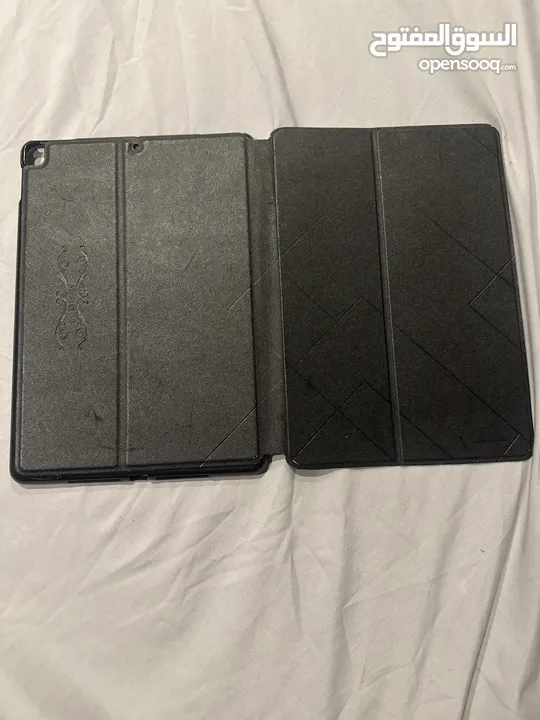 Ipad 9 64gb dark silver color excellent condition almost never used and it comes with a charger