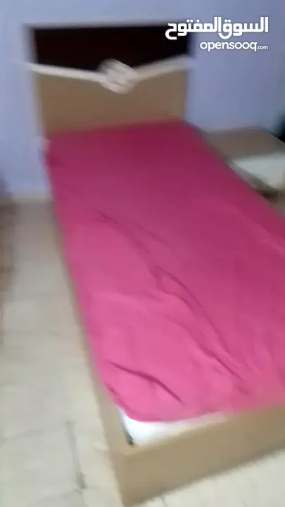 غرفة نوم للبيع خزانة وتخت عدد 2 وتسريحه وجرار