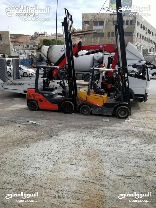 خدمة تأجير رافعات شوكية مع سائق او بدون خدمة تنزيل جميع انواع البضائع تحت اشراف كادر مخصص
