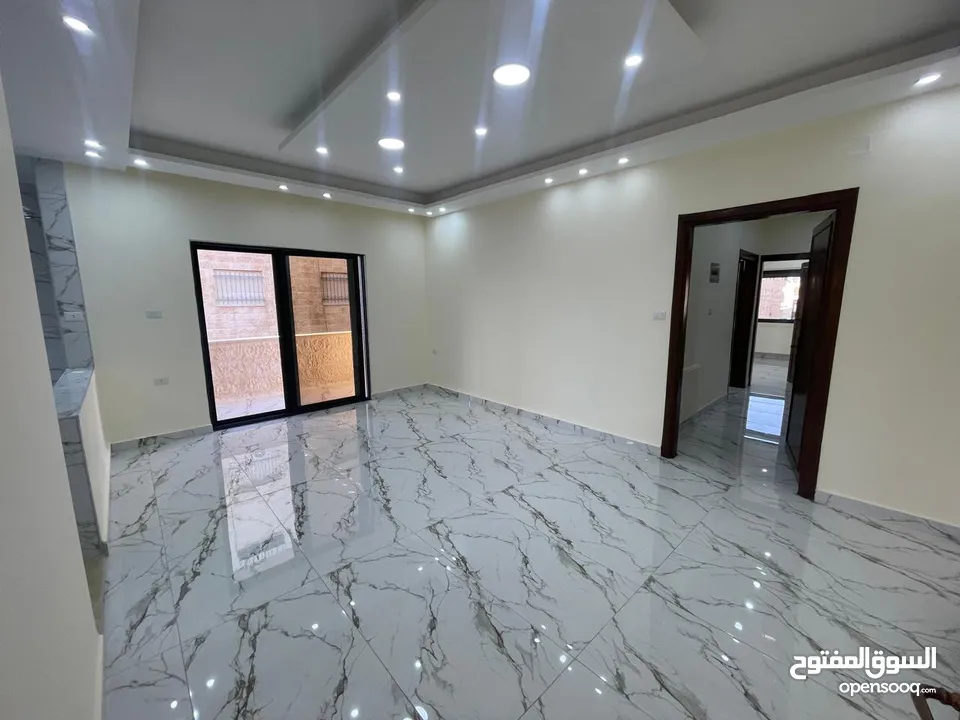 شقه فاخره للبيع بسعر حرق في الجندويل 200م طابق أول من المالك مباشره