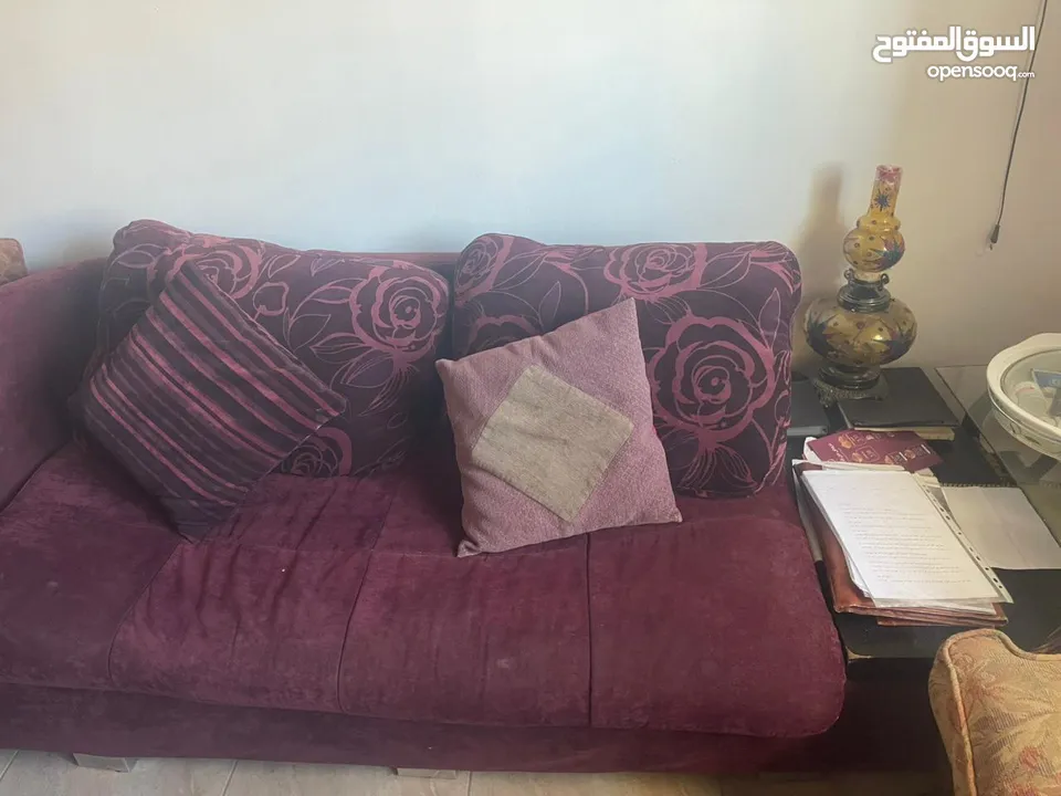طقم كنب مع طاولات  بسعر حرق