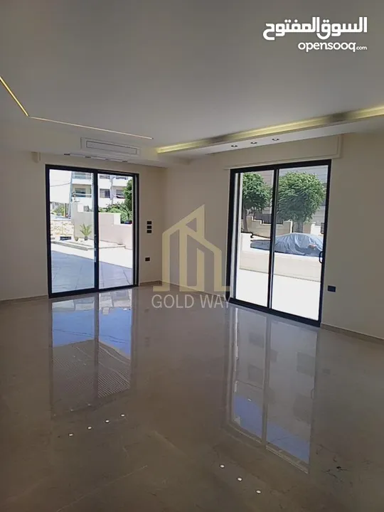 شقة مميزة للبيع طابق أول 290م في أجمل مناطق دير غبار/ ref 7012