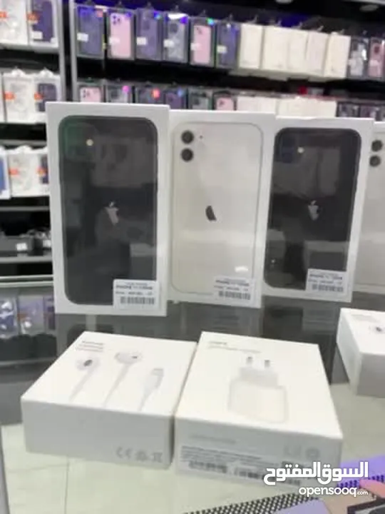 iPhone 11 (128) GB NEW ايفون 11 جديد مسكر بالكرتونة وارد الشرق الاوسط كفالة سنة