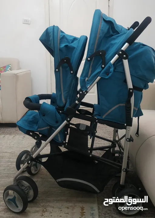عرباية اطفال توام بحاجة ممتازة للبيع