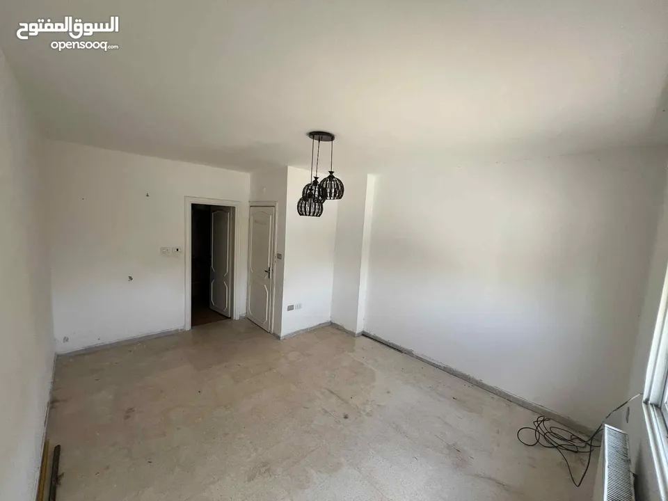 شقة فارغه للبيع منطقة البيادر