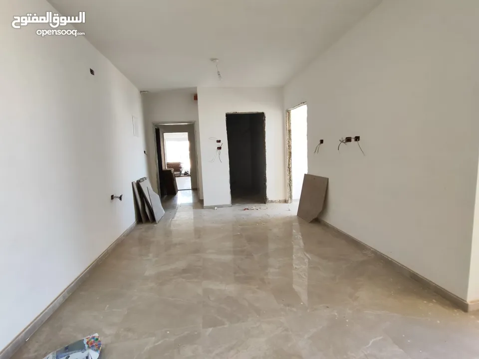 شقة مع استوديوا للبيع
