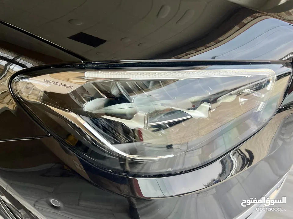 مرسيدس E200 Luxury اسود 2023 فتحة قاطعة مسافة 9 الف كيلومتر فقط وارد المانيا مميزة بحالة الزيرو