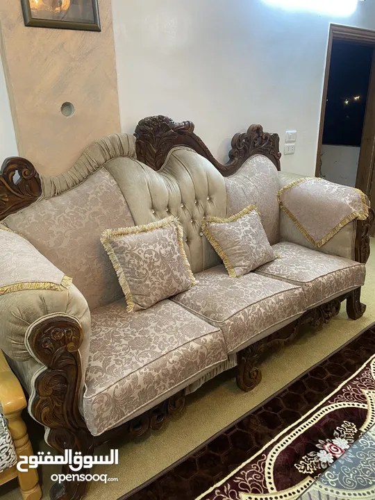 طقم كنب تفصيل جديد بحالة الوكاله استخدام اشهر فقط