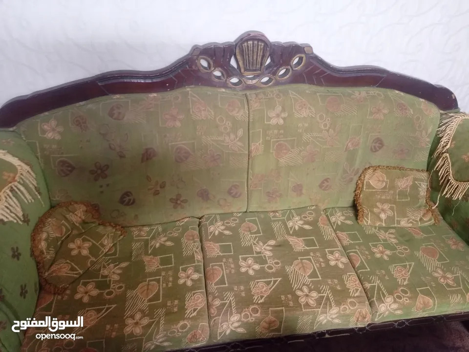 طقم كنب للبيع بحالة جيدة
