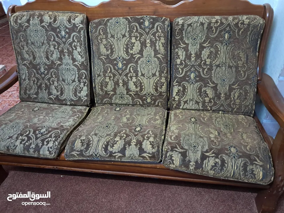 اثاث فخم للبيع اكثر من طقم موجود بل صور
