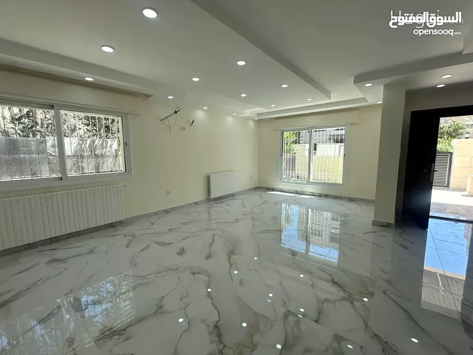 فيلا غير مفروشة للايجار في الصويفية  ( Property 38310 ) سنوي فقط