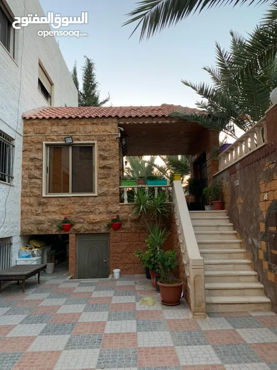 بيت في مرج الحمام بسعر مغري عباره عن عماره خاصه 3 طوابق
