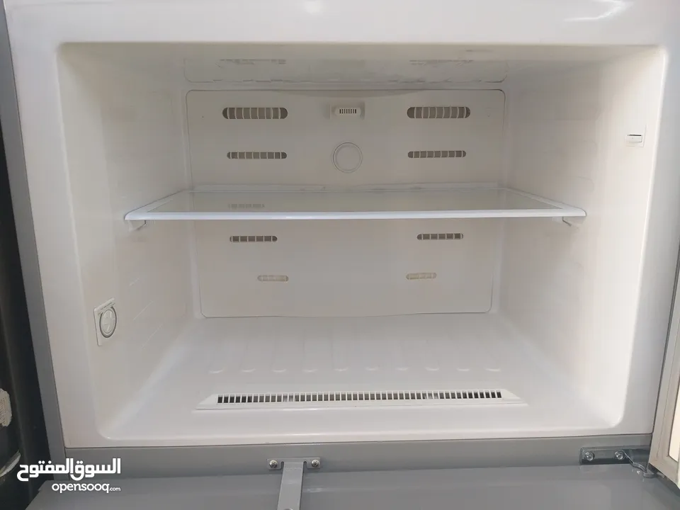 ثلاجة نوع سينترون حجم 500لتر لون سلفر بحاله ممتازه جدا