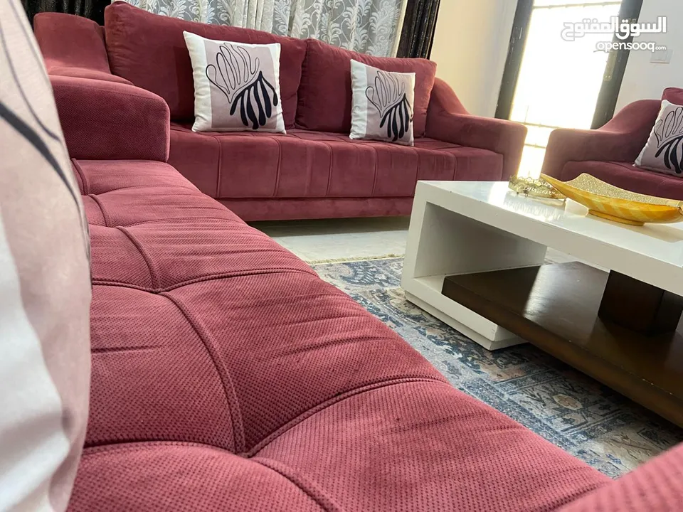 أطقم كنب وكورنرات خشب سويد ثقيل جدا اسفنج دانلوب والضهر هولو طبي الارضيات كوشوك متينه