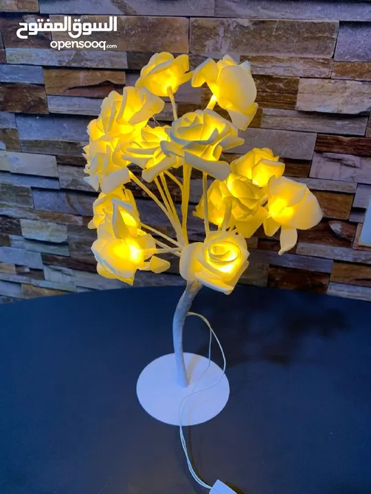 Lampe de Table LED en Forme d'Arbre à Roses, Luminaire Décoratif, Idéal pour une Chambre  ou comme C