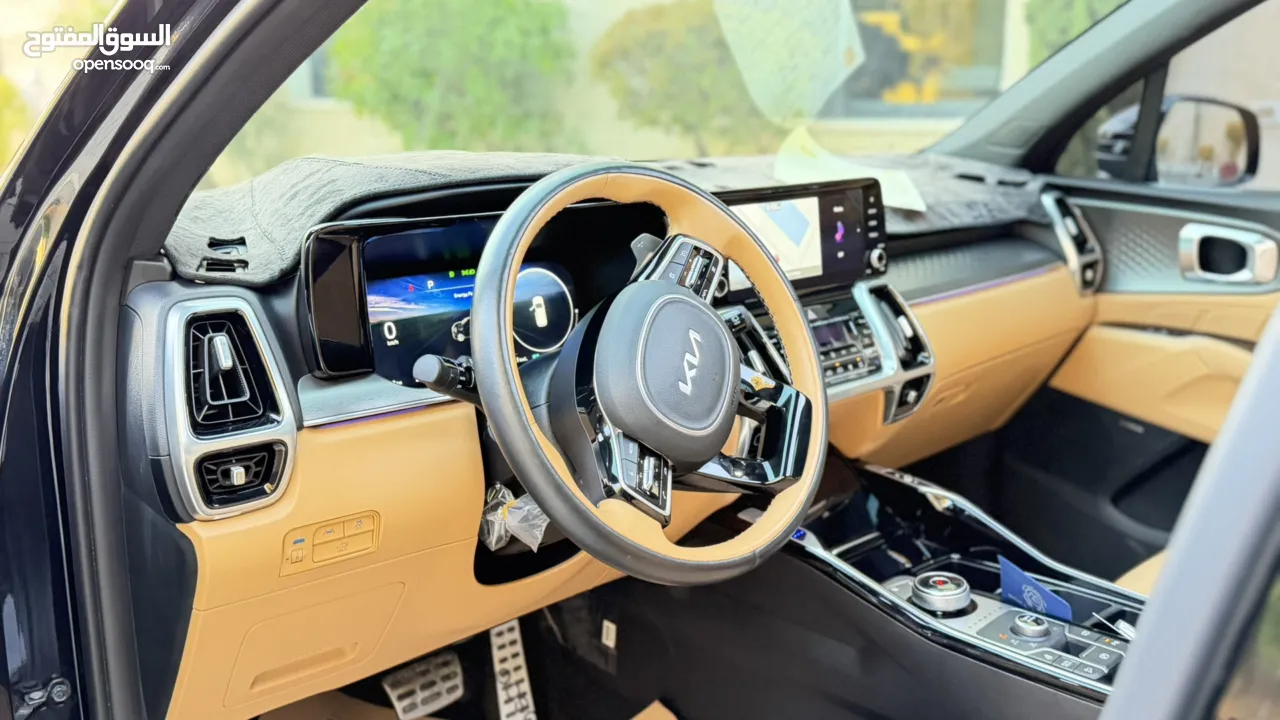 كيا سورينتو بزنز ترخيص 2022 محرك 1600 هايبرد جير أوتوماتيك 240 حصان دفع 4×4