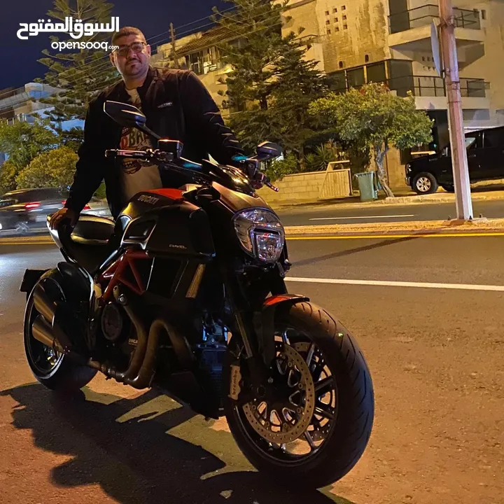 دوكاتي ديافل 2014 كاربون 35000km صيانة كاملة ليست بحاجه لاي صيانه