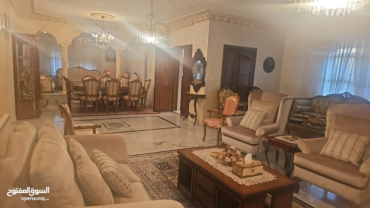 فيلا فاخرة للبيع في الجندويل