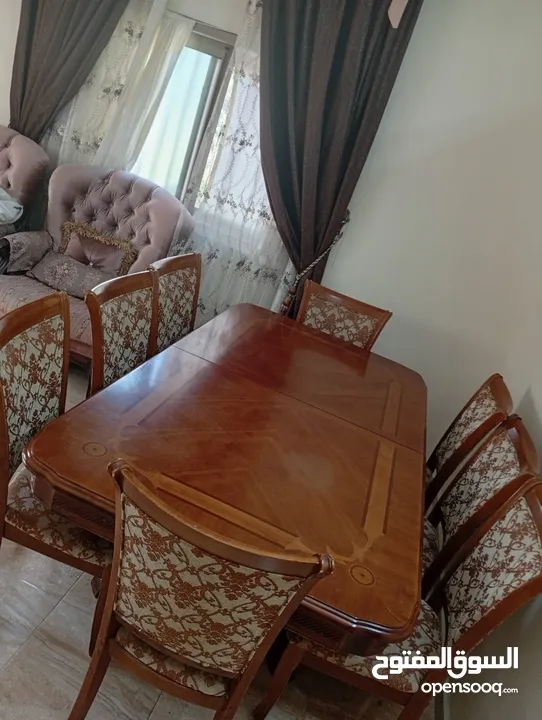طاولة سفرة 8 كراسي  جديده ولا خدش فيها