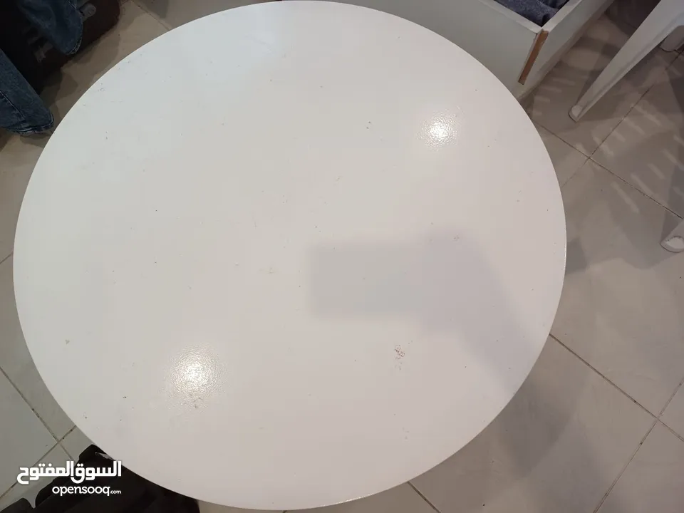 طاولة دائرية غير قابلة للطي