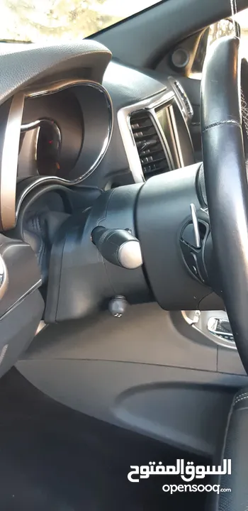 جيب جراند شيروكي 2016 ليمتد فحص كامل بانوراما  لون مميز جدآ واضح ممشى قليل  Jeep  4x4