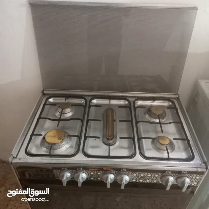 فرن غاز بحالة ممتازه