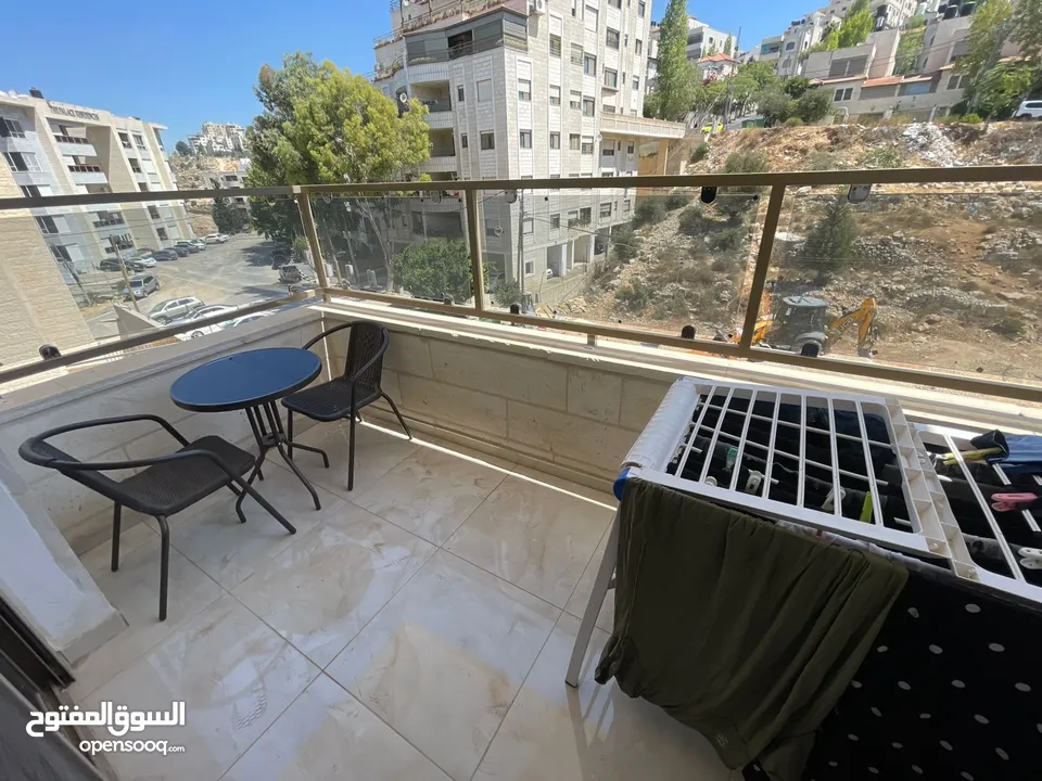 شقة جديدة مشطبة ديلوكس بمساحة 100 متر طابق 2 غرفتين نوم مع مطبخ بعين مصباح للبيع مع العفش أو بدونه