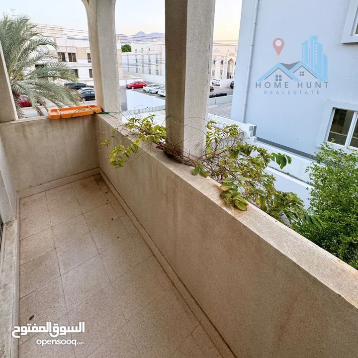 MADINAT AS SULTAN QABOOS  WELL MAINTAINED 4+1 BR IN PRIME LOCATION