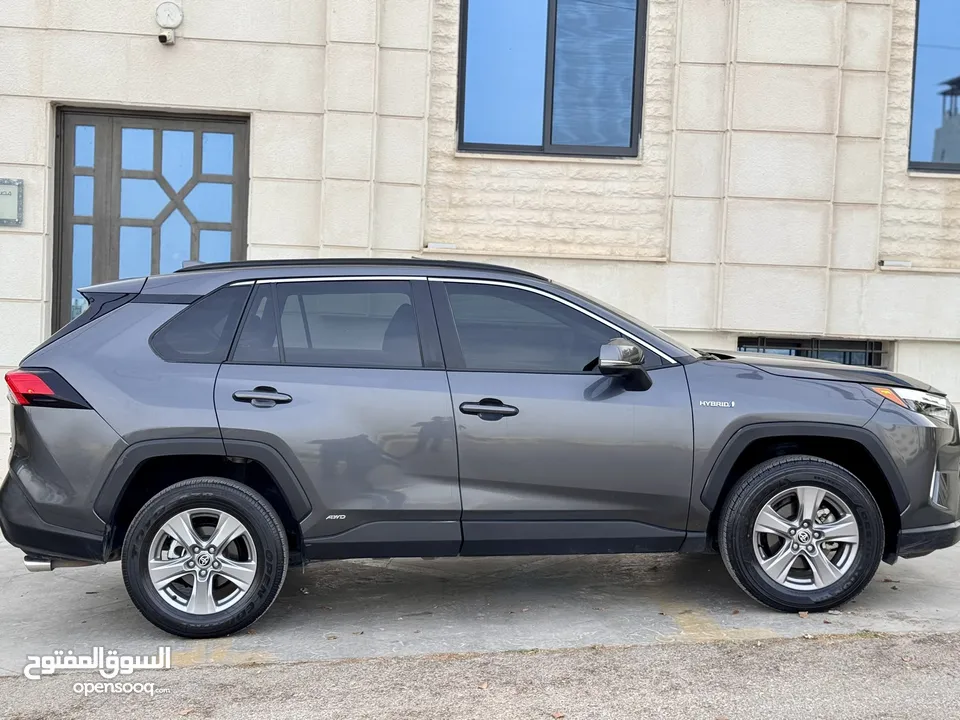 Toyota RAV4 XLE 2024