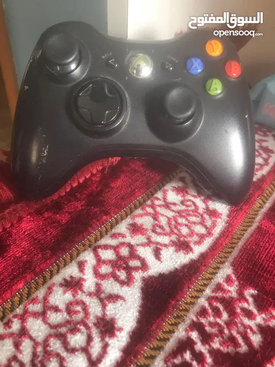 شبه جديدX box 360 مع كامل ملحقاته استعمال خفيف مع شاشة 32 بوصة