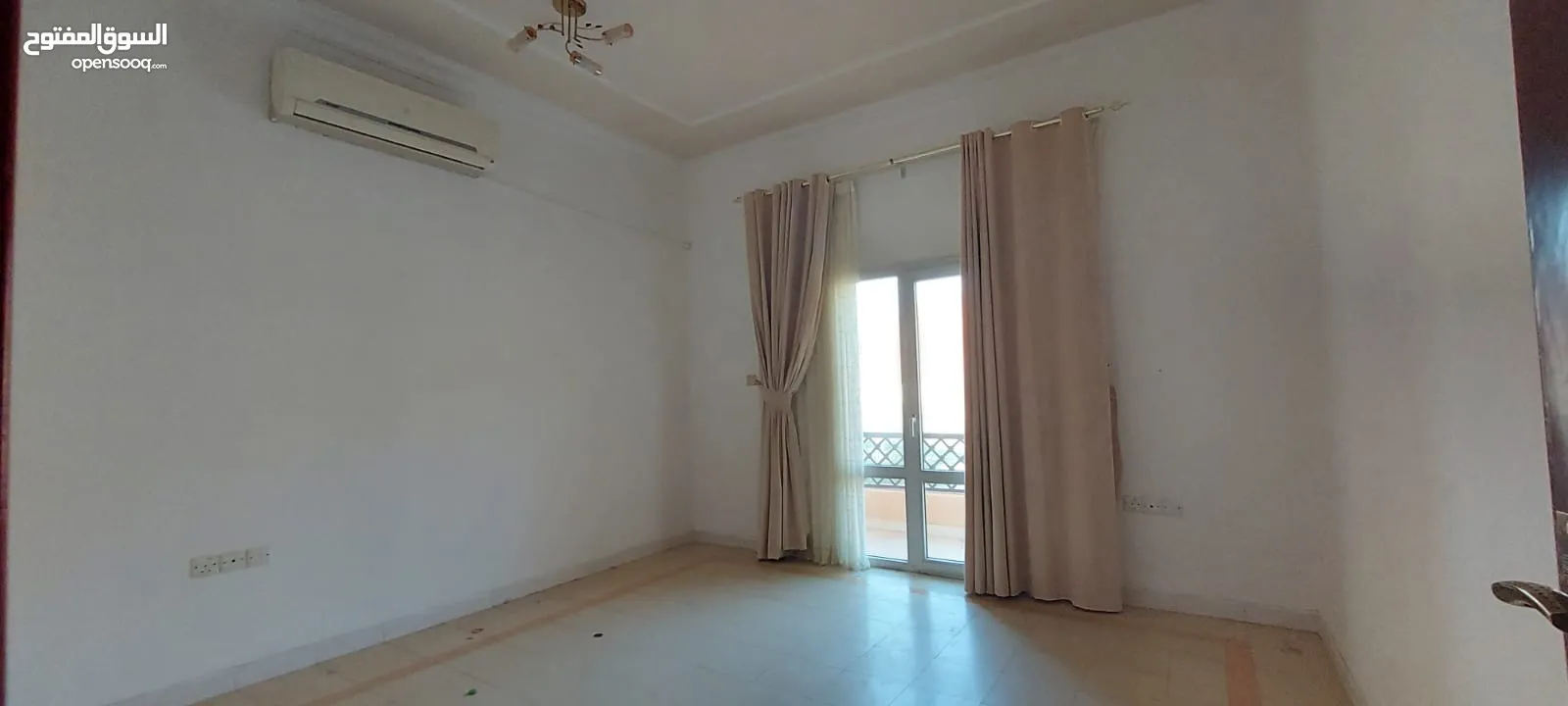 3 Bedrooms Villa for Rent in Al Khuwair REF:1068AR
