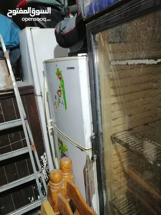 فريزرات عامود وفريزرات بطح وثلاجات عدة أحجام وافران وغسالات
