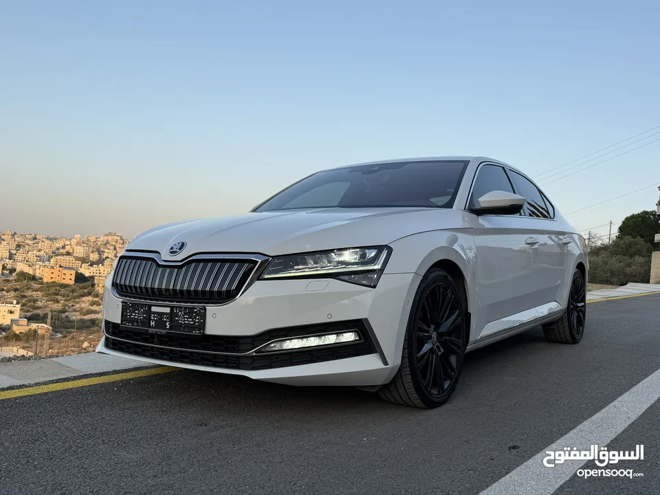 سكودا سوبير ب بلج ان هايبرد