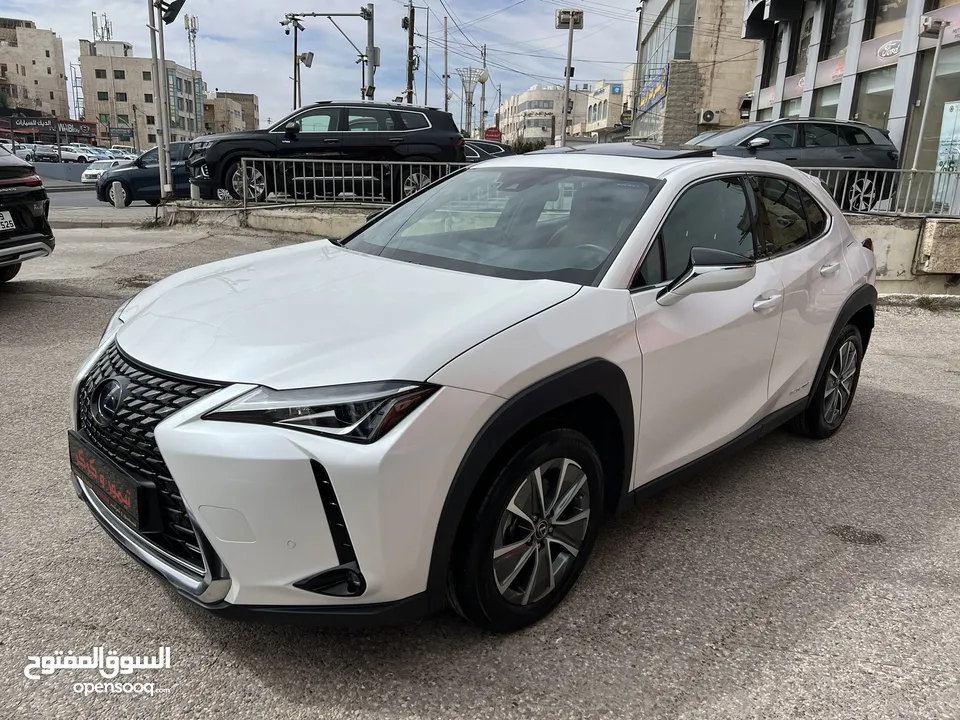 ليكزس UX300e كهربائية اعلى اضافات 2021