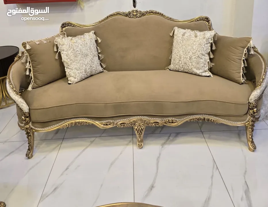 طقم نيو كلاسيك مودرن 9 مقاعد خشب زان فخم. كثيييييير ومرتب جديد وعرض ناااار 699 دينار فقط