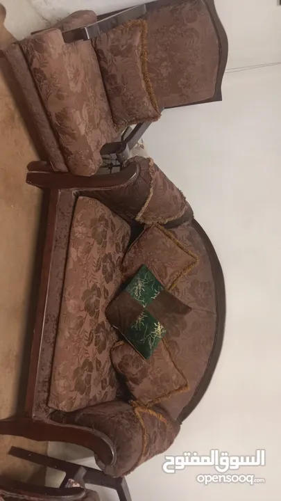 طقم كنب 7 مقاعد بحاله جديده