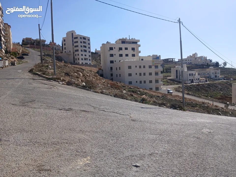 أرض مميزة قرب شارع الأردن ومطعم ديوان زمان