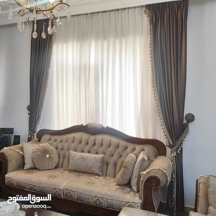 كنب تفصيل خشب زان شبه جديد 9 مقاعد