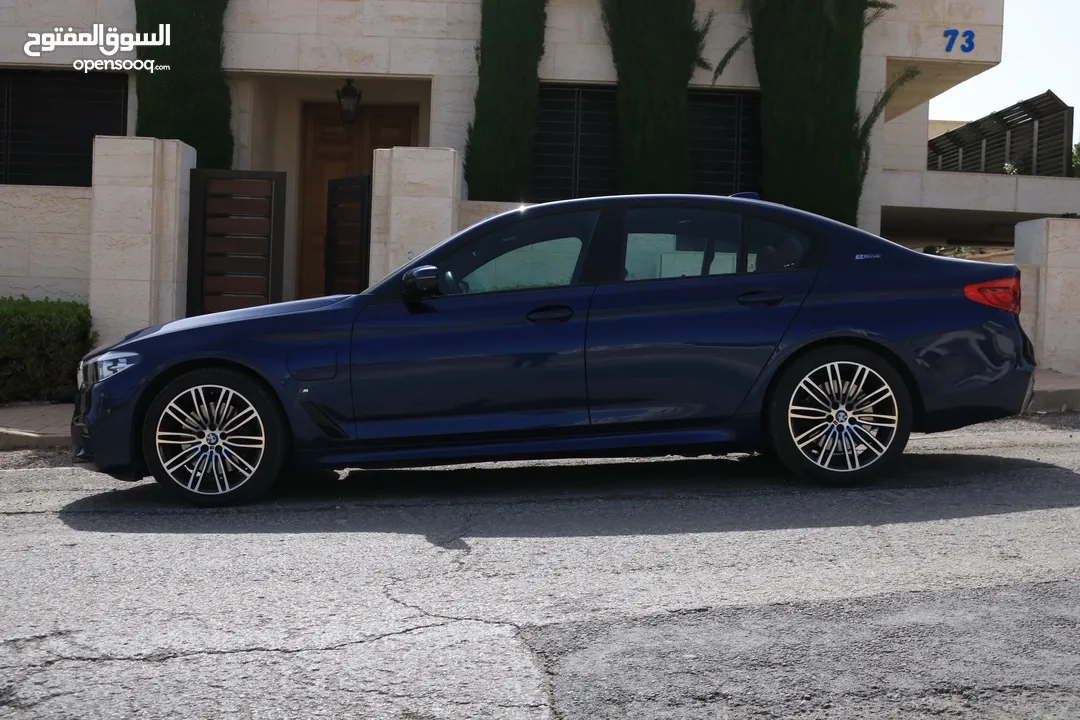 BMW 530e 2019 Plug-In Hybrid M-Kit (new battery installed بطارية   (جديدة من الوكالة