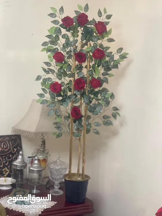 أشجار زينه ورد صناعي   متوفر لون احمر فقط  شغل بيتي مرتب بزبط داخلي و خارجي للمنزل وللغرف و للمداخل