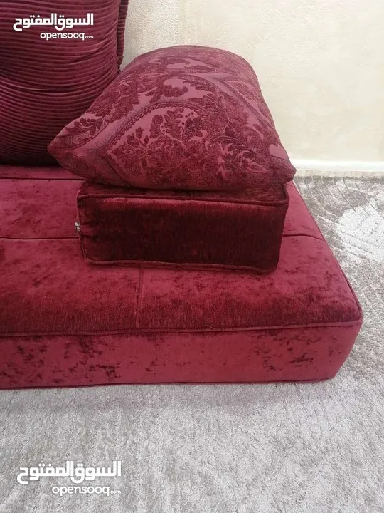 فراش عربي تفصيل لون خمري