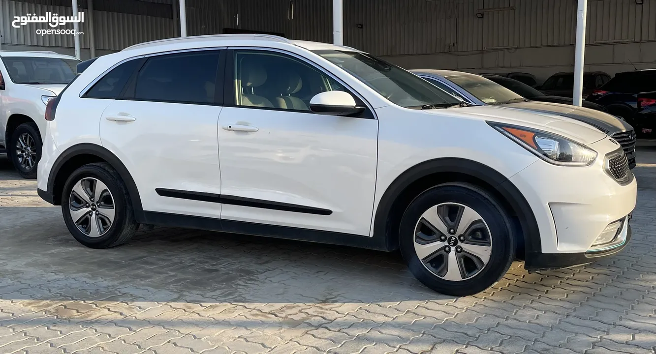 Kia Niro 2018 hybrid Practical and Economical car