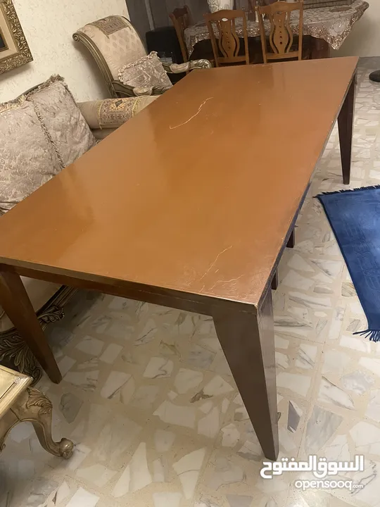 طاوله للبيع بحالة ممتازة