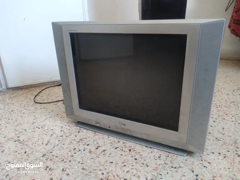 تلفزيون قديم نوع LG للبيع