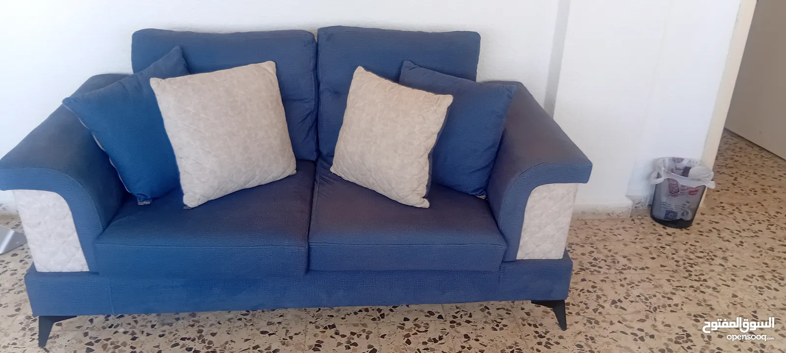 Are you looking for that particular contemporary living room set? Then look no further.
